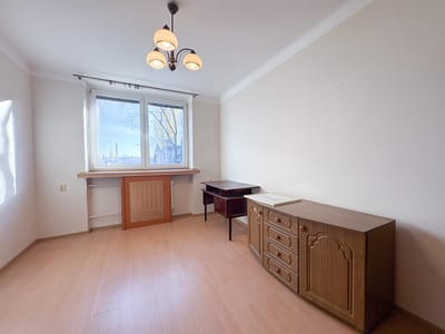 Przestronny salon z dużymi oknami - Mieszkanie na sprzedaż Łódź Śródmieście | CI OD NIERUCHOMOŚCI