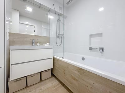 Mieszkanie na sprzedaż Łódź — Widzew - nowoczesna Łazienka w jasnych kolorach