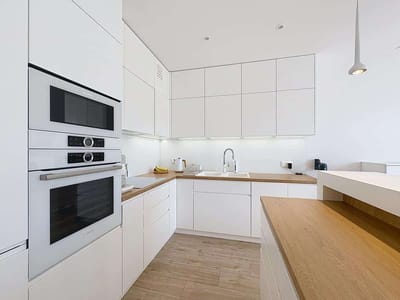 Nowoczesna zabudowa kuchenna w mieszkaniu w Łodzi