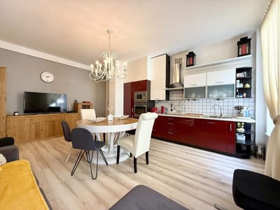 Jasny pokoj z wysokim sufitem - Mieszkanie na sprzedaz Lodz Srodmiescie | CI OD NIERUCHOMOSCI