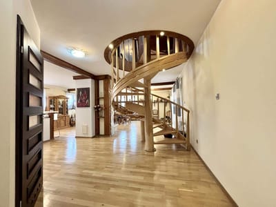 Dom wolnostojący o pow. 240 m2  |  Działka 1 823 m2  |  5 pokoi  |  Mścice