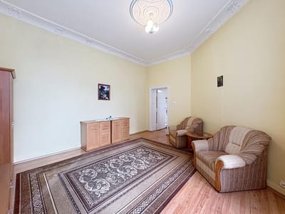 Klatka schodowa w kamienicy ul. Piotrkowska – mieszkanie na sprzedaż Łódź Śródmieście