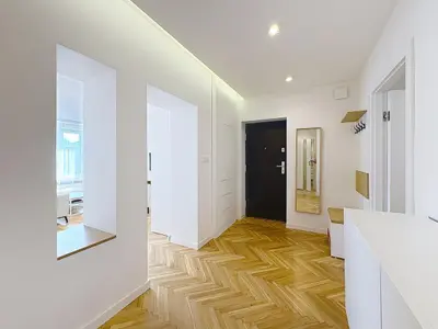 Przedpokój w mieszkaniu na sprzedaż