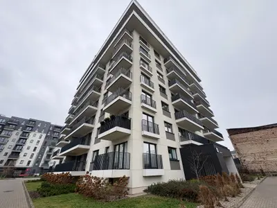 Nowoczesny wieżowiec mieszkalny z balkonami — Łódź Śródmieście