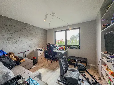 PokÃ³j z biurkiem do pracy i fotelem gamingowym w domu we Wronowicach