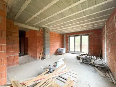 Widok zewnętrzny domu jednorodzinnego w stanie surowym — Wola Kazubowa, gmina Tuszyn