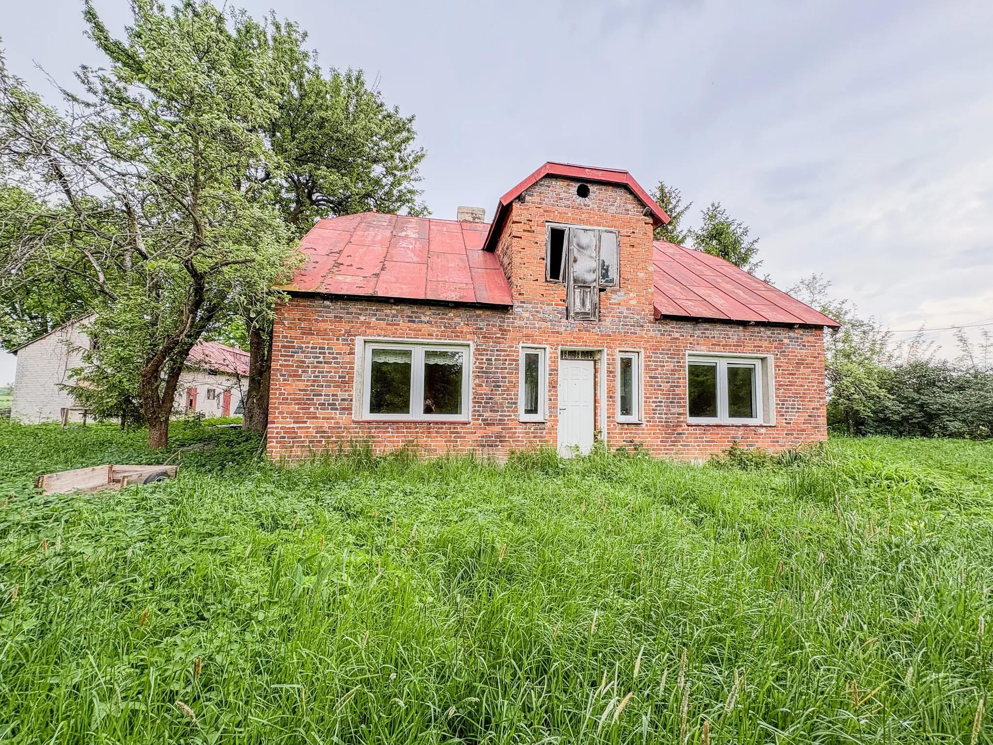 Dom 4-pokojowy na sprzedaż Ochle — 64 m²